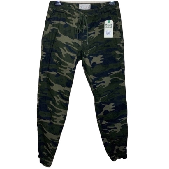 Alexander Julian Men’s Camo Jogger Pants